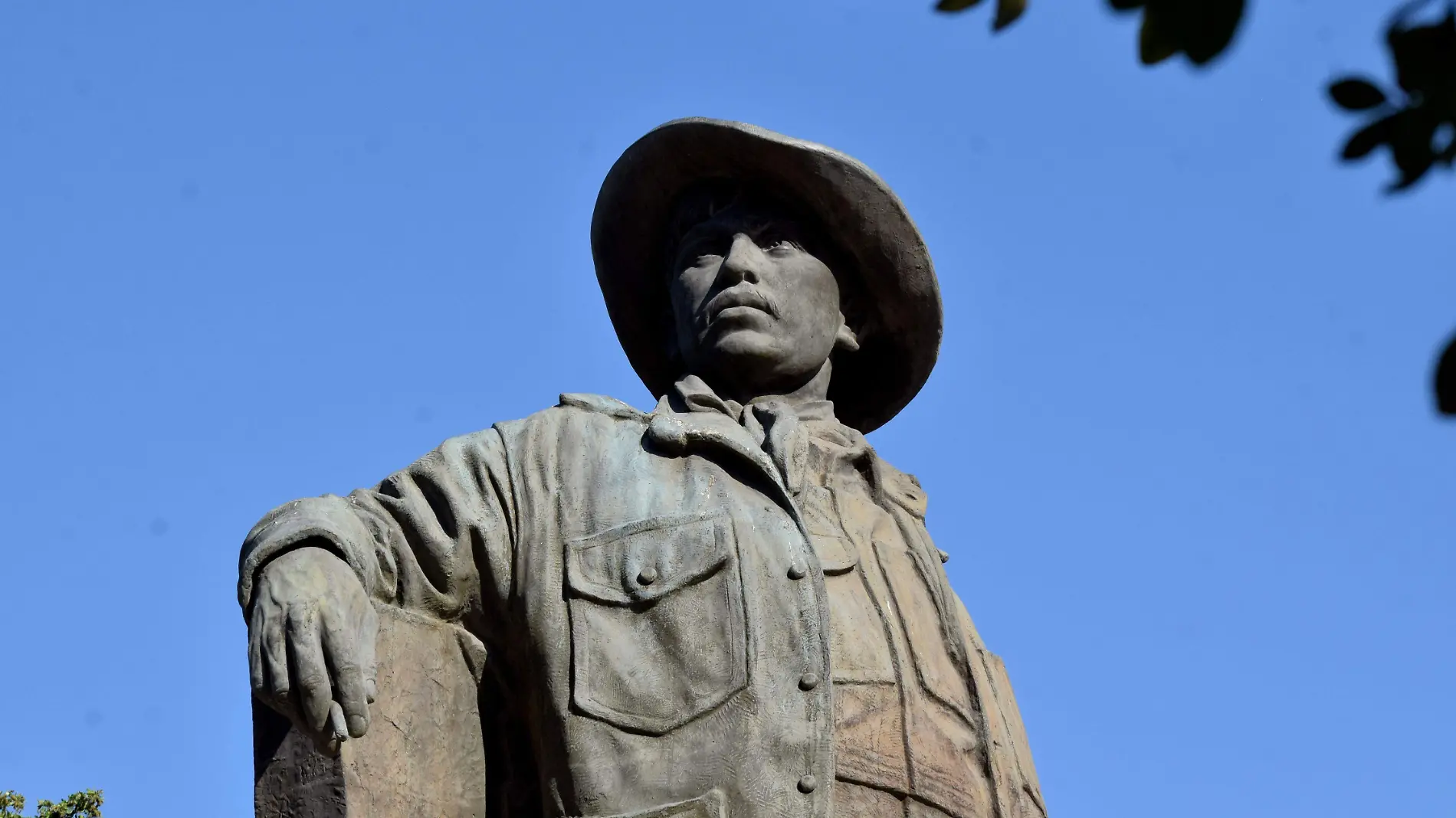 18-05-2022-Monumento a Jesus garcía.Carlos Villalba (22)